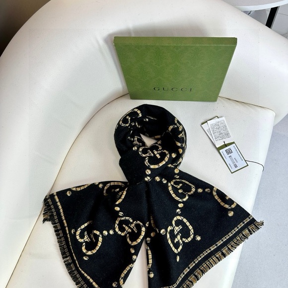 Gucci Women's Scarf in Black and Gold - Picture 1 of 5